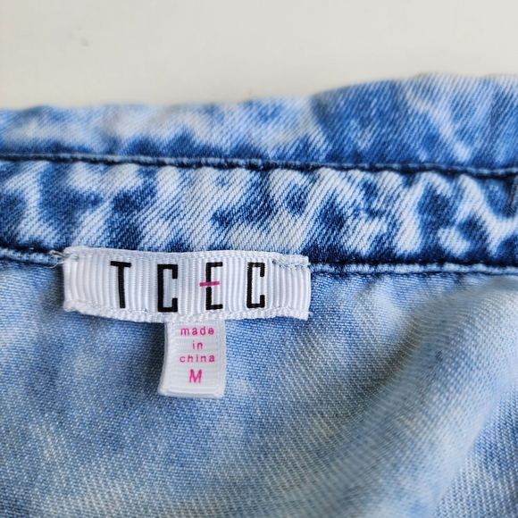 TCEC Womens Blue Light Wash Denim Playsuit Romper Short Sleeve Snap Belted Sz M - Picture 9 of 16